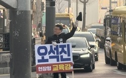 오석진 대전교육감 예비후보, 교복 입고 선거전... 거리에서 1천여 명 시민과 교육 민심 청취