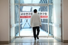 결국 가운 벗는다…“2천명 증원 풀어야 합의”