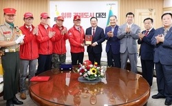 해병대전우회, 이장우 대전시장에게 감사패 전달