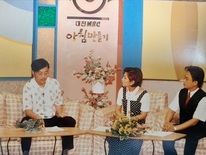 ‘경제 불황’ 주제 방송 현장에 ‘파리’가 엑스트라?