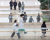 오늘부터 군의관·공보의 투입…'이탈 전공의' 처분통지 속도