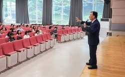 대전교육연수원, ‘2025 지방공무원 신규임용(예정)자 대상’ 교육감 특강 실시